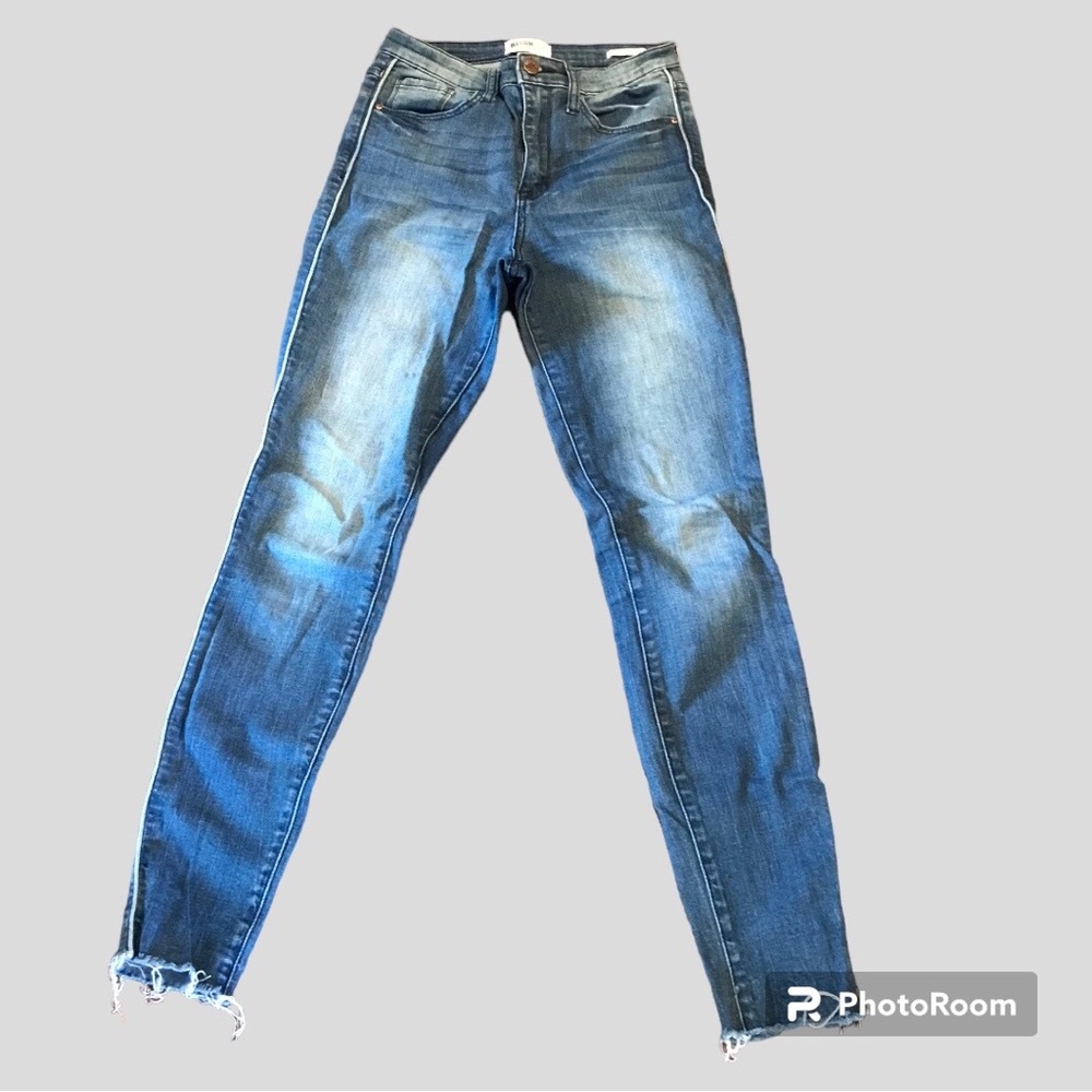 176: William Rast high waist skinny jeans. Piping on sides. Raw hem. Sz 25.